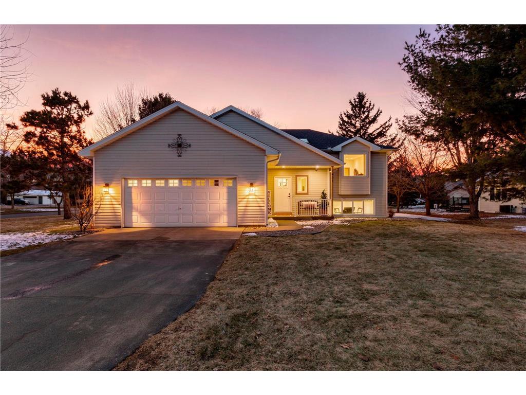 1431 Hazelcrest Drive Hudson WI 54016 7034912 image1