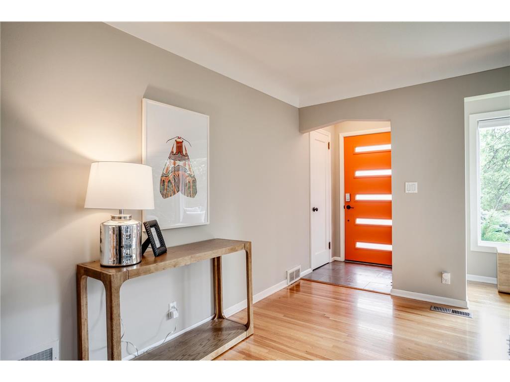 1431 Spring Valley Road Golden Valley MN 55422 7049566 image2