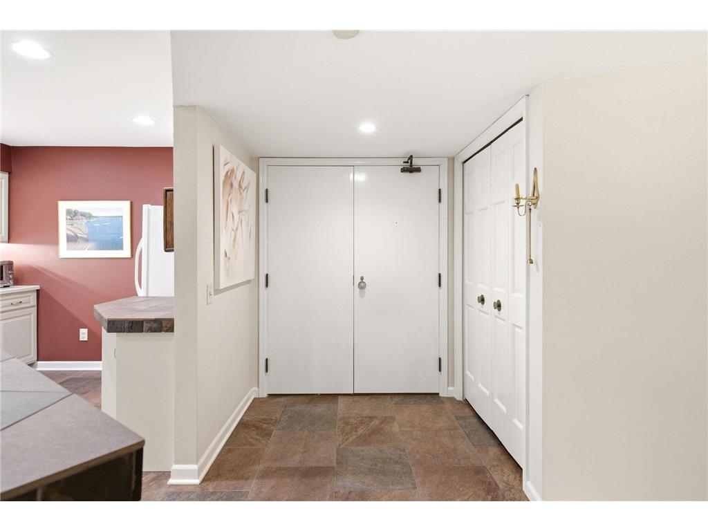 14319 Stewart Lane #207 Minnetonka MN 55345 - Glen 7101718 image5
