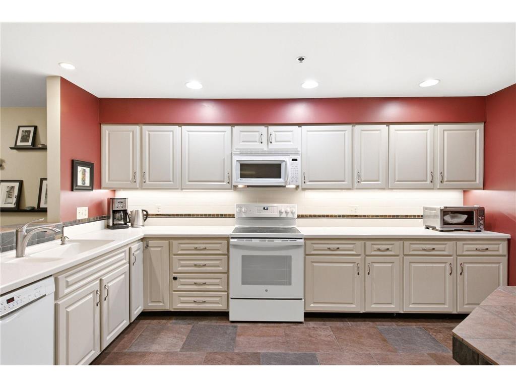 14319 Stewart Lane #207 Minnetonka MN 55345 - Glen 7101718 image6