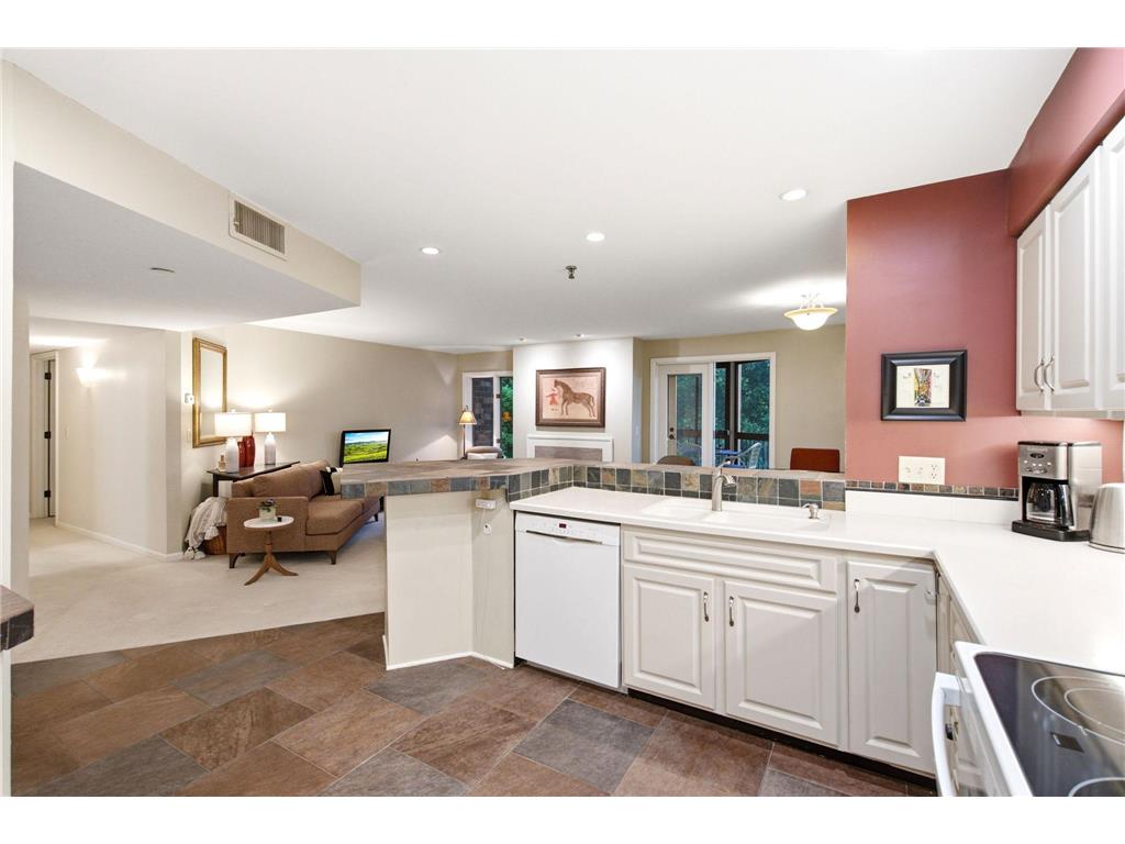 14319 Stewart Lane #207 Minnetonka MN 55345 - Glen 7101718 image7