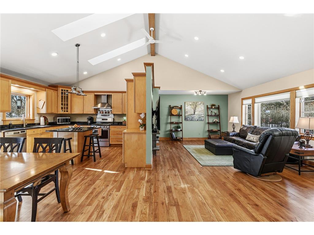 1432 Rose Place Roseville MN 55113 6812077 image2