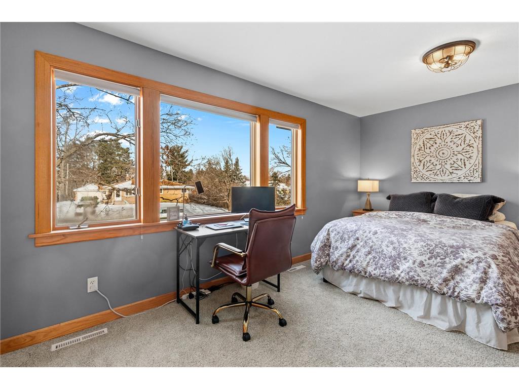 1432 Rose Place Roseville MN 55113 6812077 image25