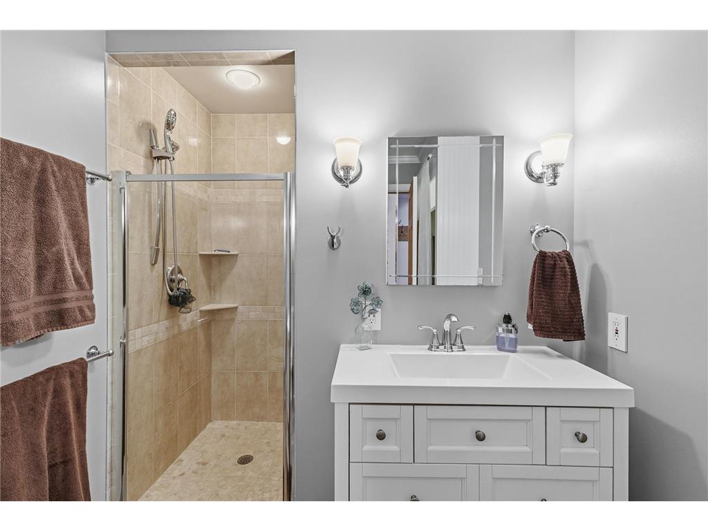 1432 Rose Place Roseville MN 55113 6812077 image4