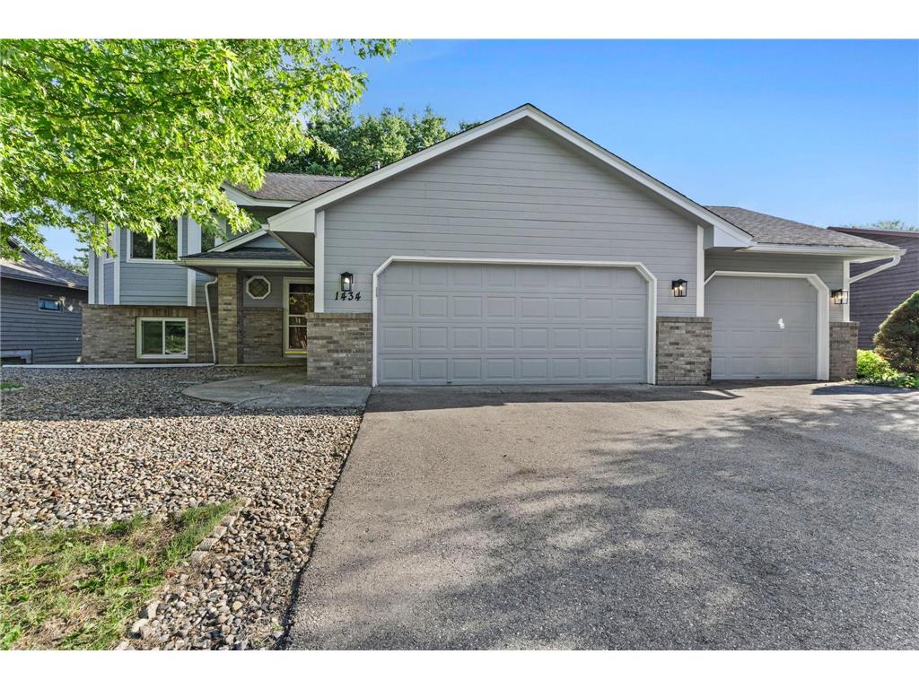 1434 Eastlake Drive Chaska MN 55318 7111238 image1