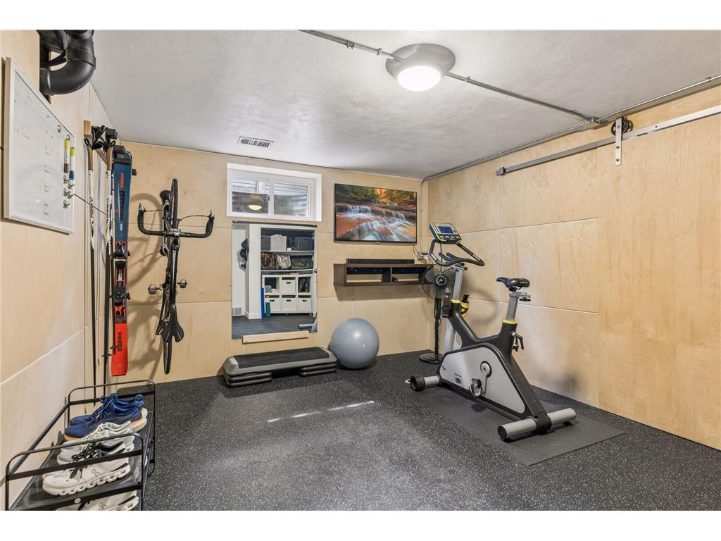 1435 Tyrol Trail Golden Valley MN 55416 7086880 image32