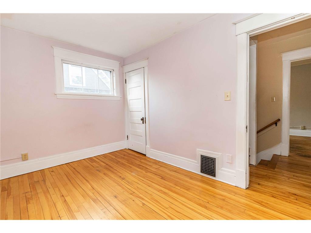 1437 Englewood Avenue Saint Paul MN 55104 7017287 image24