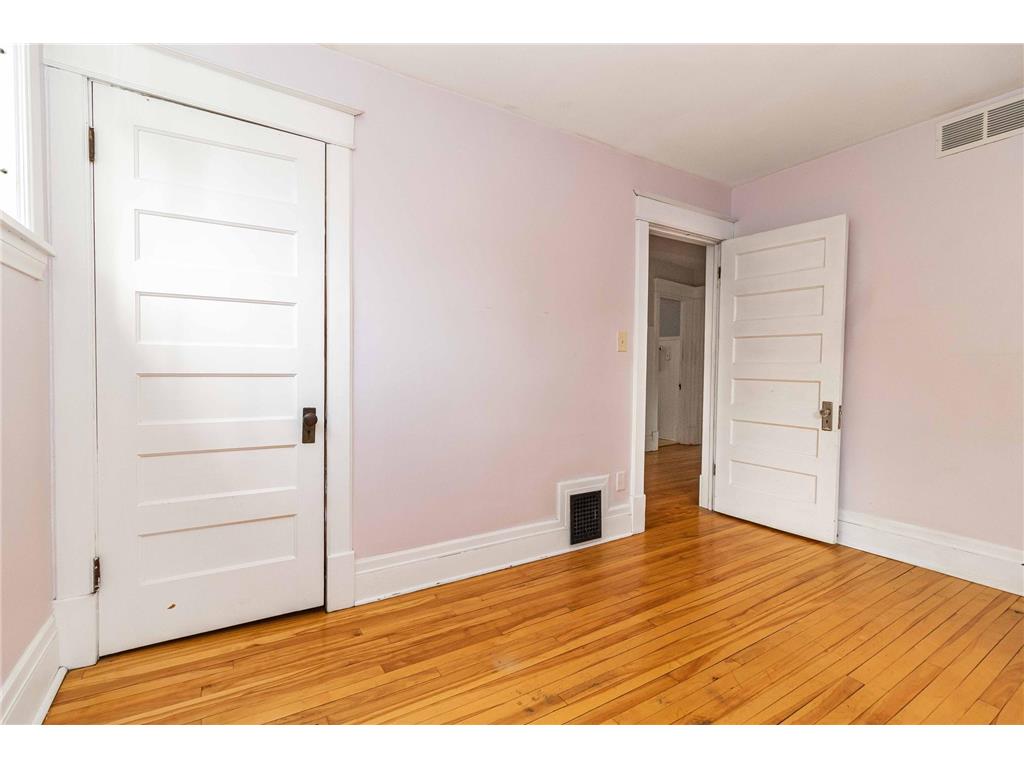 1437 Englewood Avenue Saint Paul MN 55104 7017287 image25