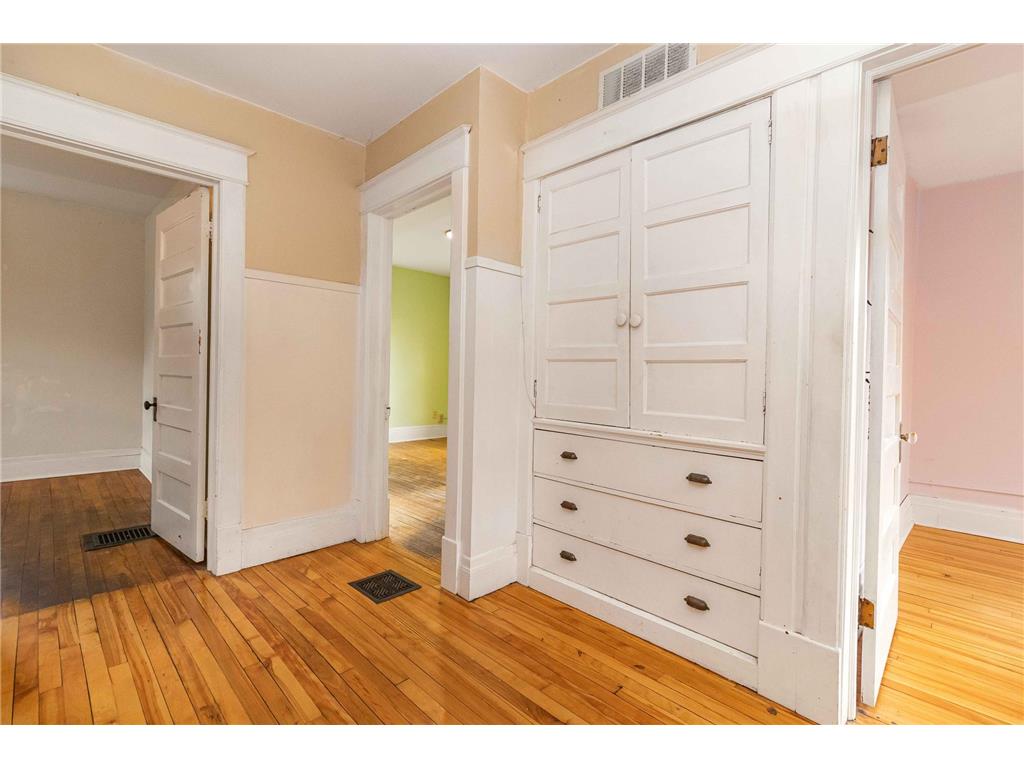 1437 Englewood Avenue Saint Paul MN 55104 7065663 image19