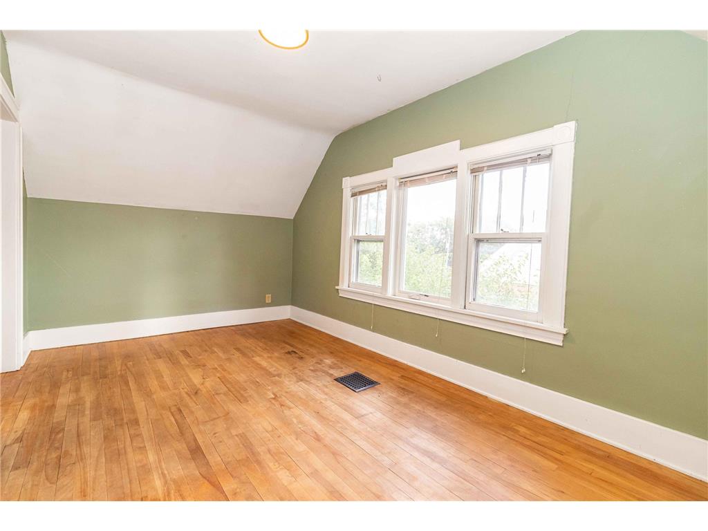 1437 Englewood Avenue Saint Paul MN 55104 7065663 image34