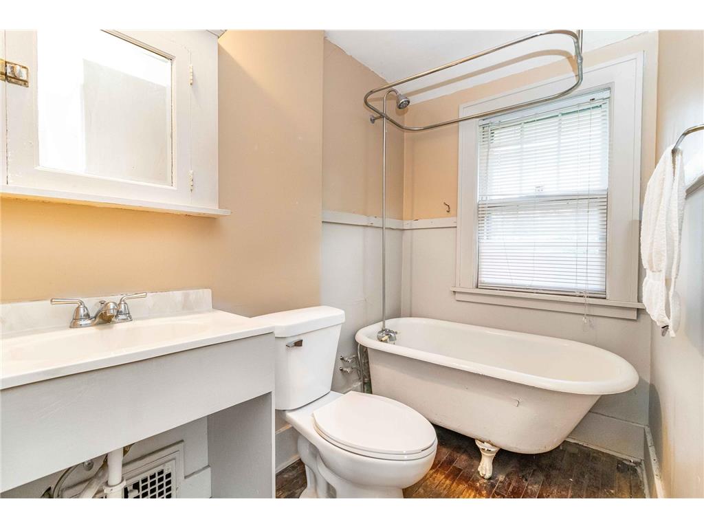 1437 Englewood Avenue Saint Paul MN 55104 7065663 image35
