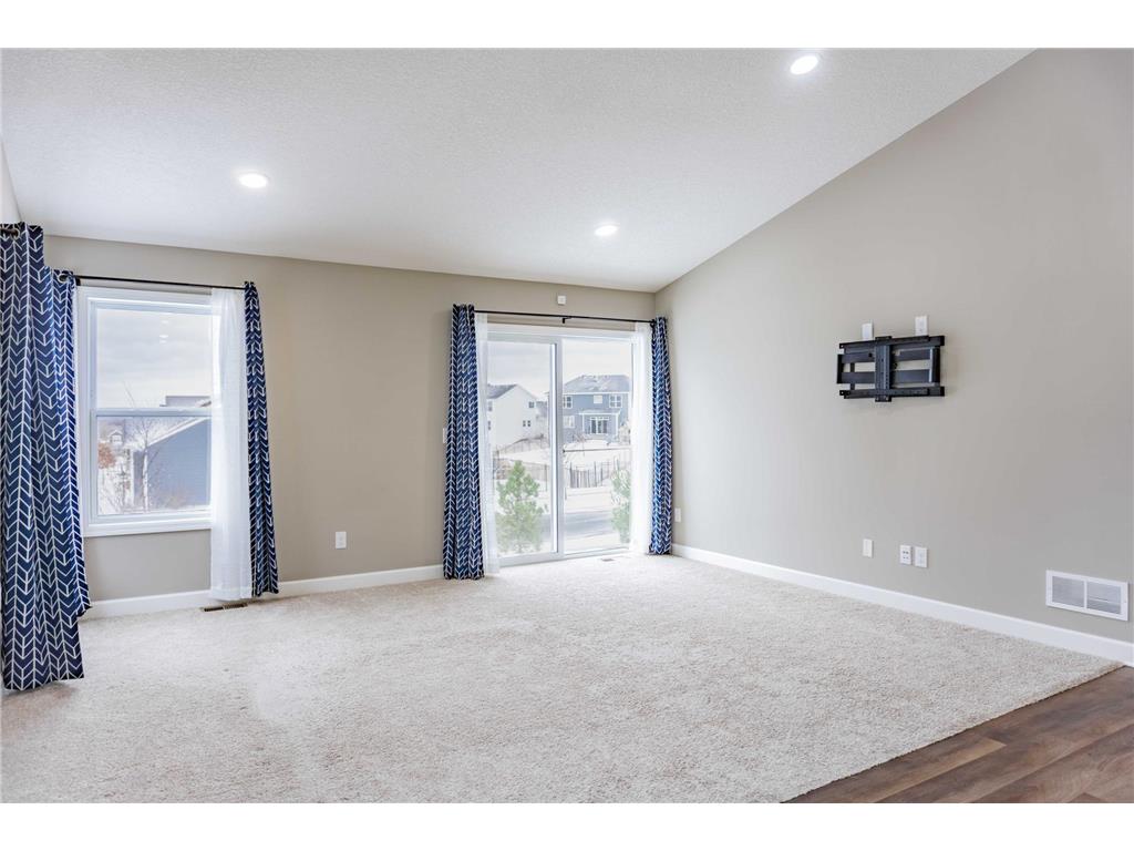 143X Nutmeg Circle Carver MN 55315 6825379 image17