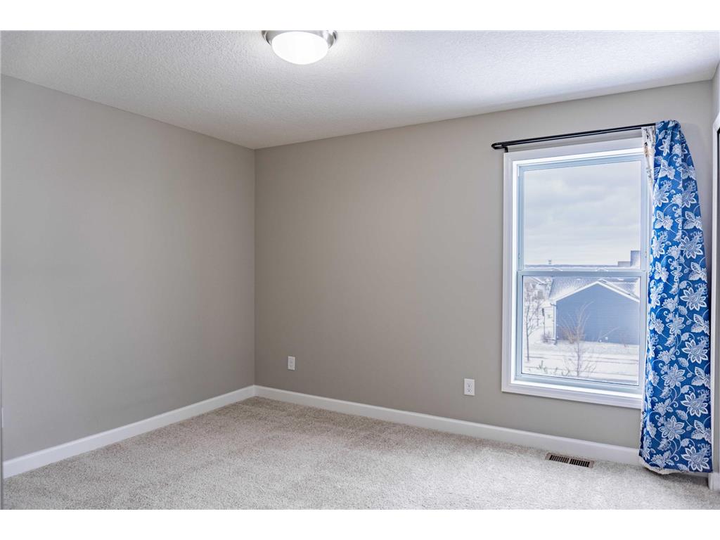 143X Nutmeg Circle Carver MN 55315 6825379 image31