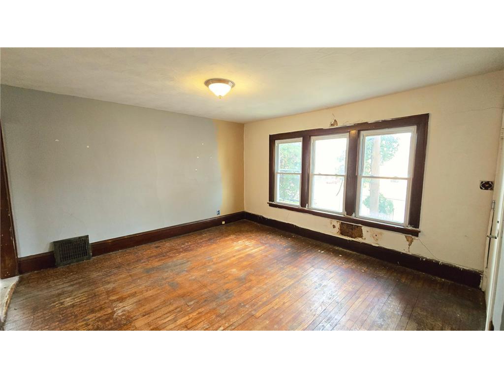 1444 Edgerton Street Saint Paul MN 55130 7042914 image3