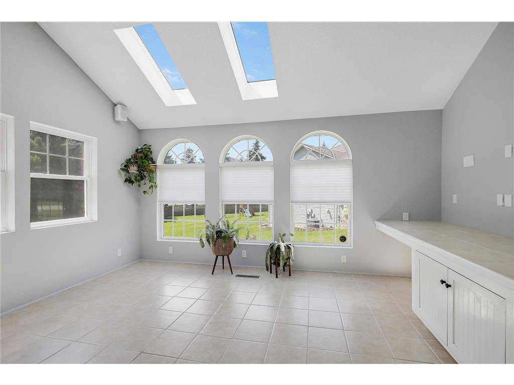 1448 Surrey Alcove Woodbury MN 55125 7074665 image12