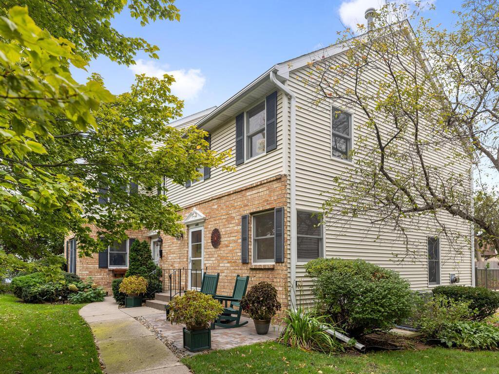 1450 Mississippi River Boulevard S Saint Paul MN 55116 - Mississippi 6597368 image1