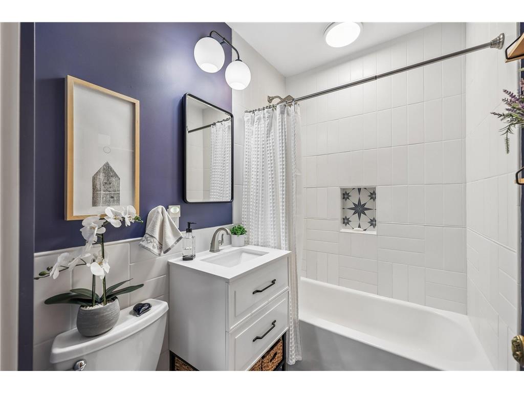 1451 Charles Avenue Saint Paul MN 55104 7042502 image16