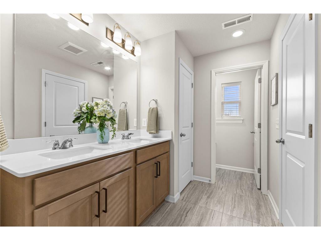 14540 Twin Lakes Circle Burnsville MN 55306 7016599 image37