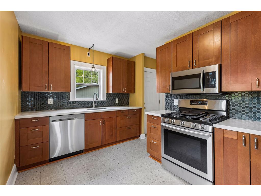 1457 Edgerton Street Saint Paul MN 55130 7071074 image1