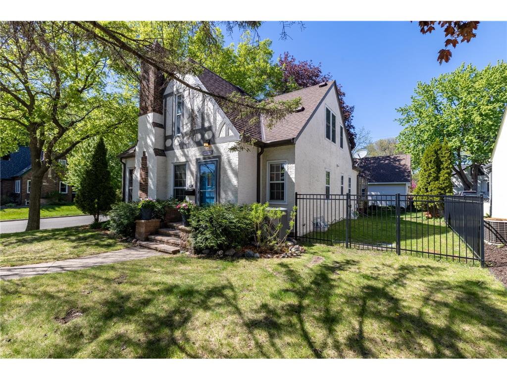 1457 Hoyt Avenue W Falcon Heights MN 55108 7071184 image2