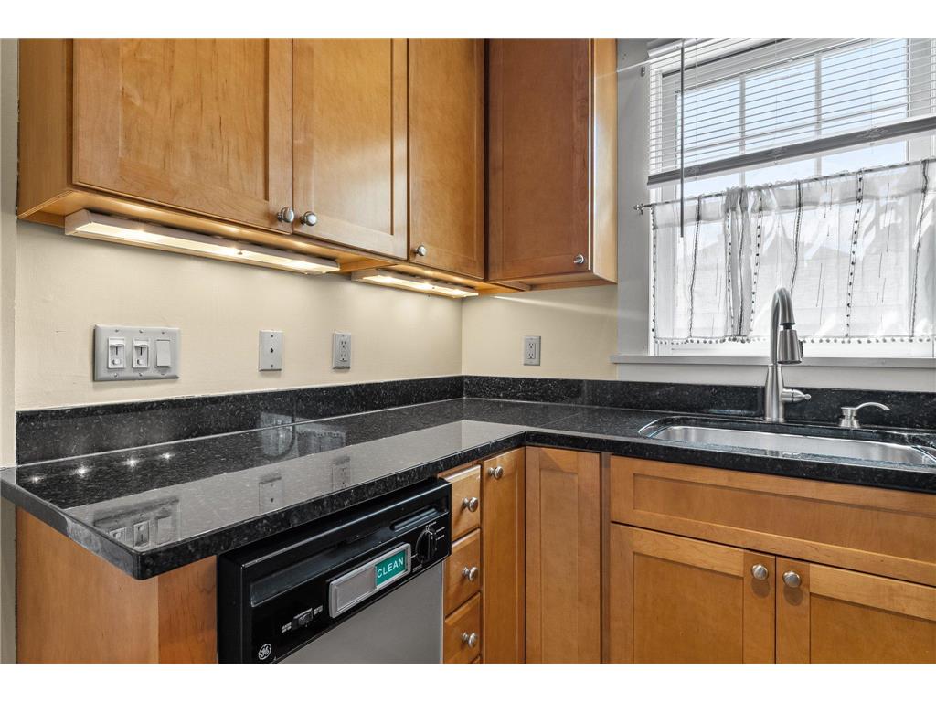 1458 W 33rd Street Minneapolis MN 55408 6741035 image19