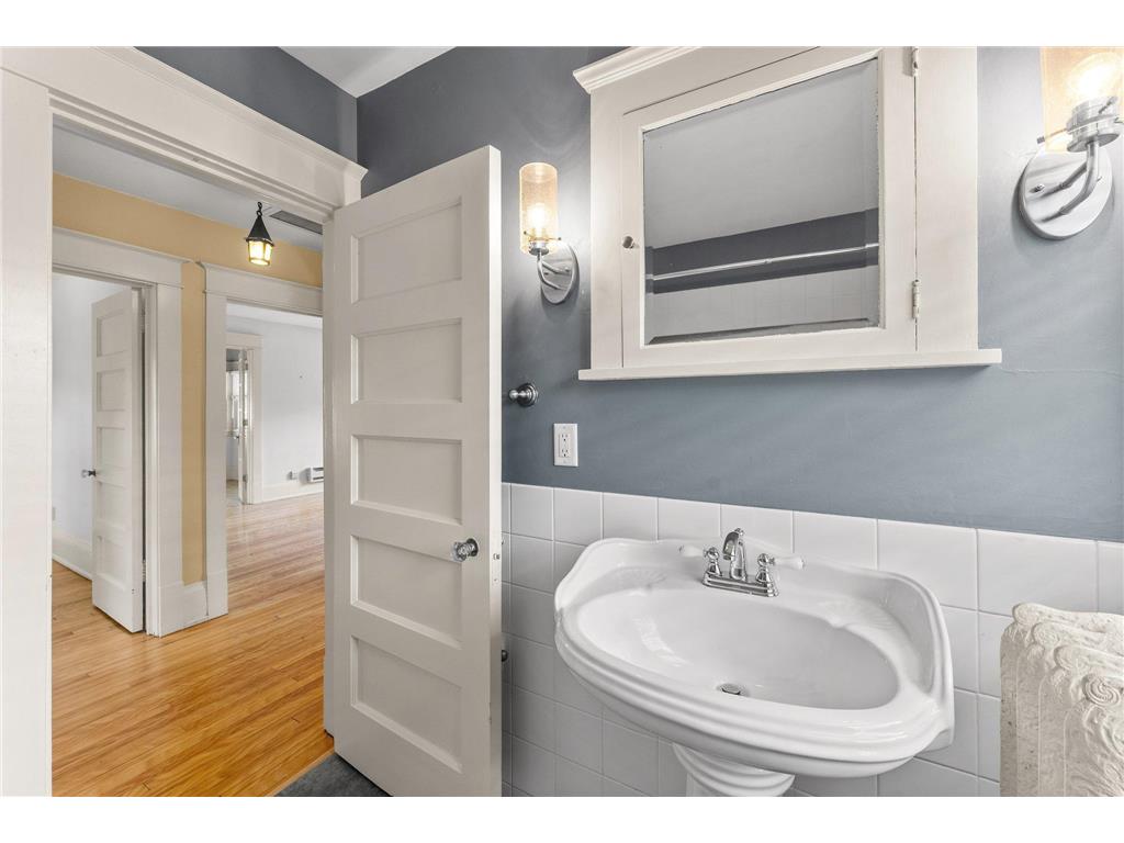 1458 W 33rd Street Minneapolis MN 55408 6741035 image34