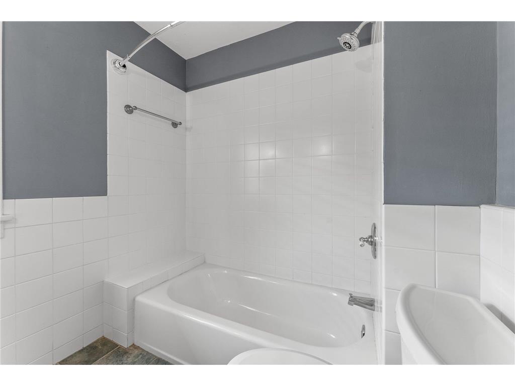 1458 W 33rd Street Minneapolis MN 55408 6741035 image36