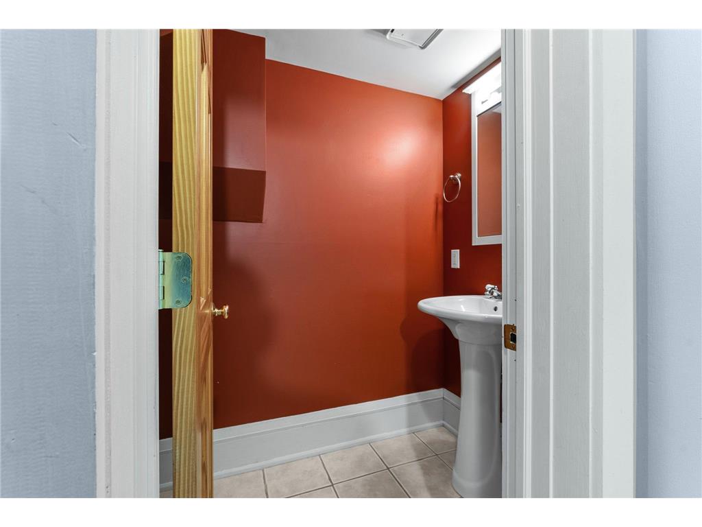 1458 W 33rd Street Minneapolis MN 55408 6741035 image37