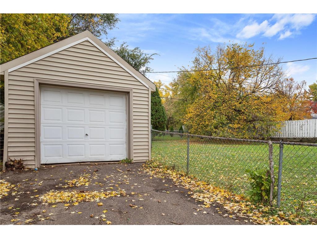 1467 County Road B E Maplewood MN 55109 6825288 image25