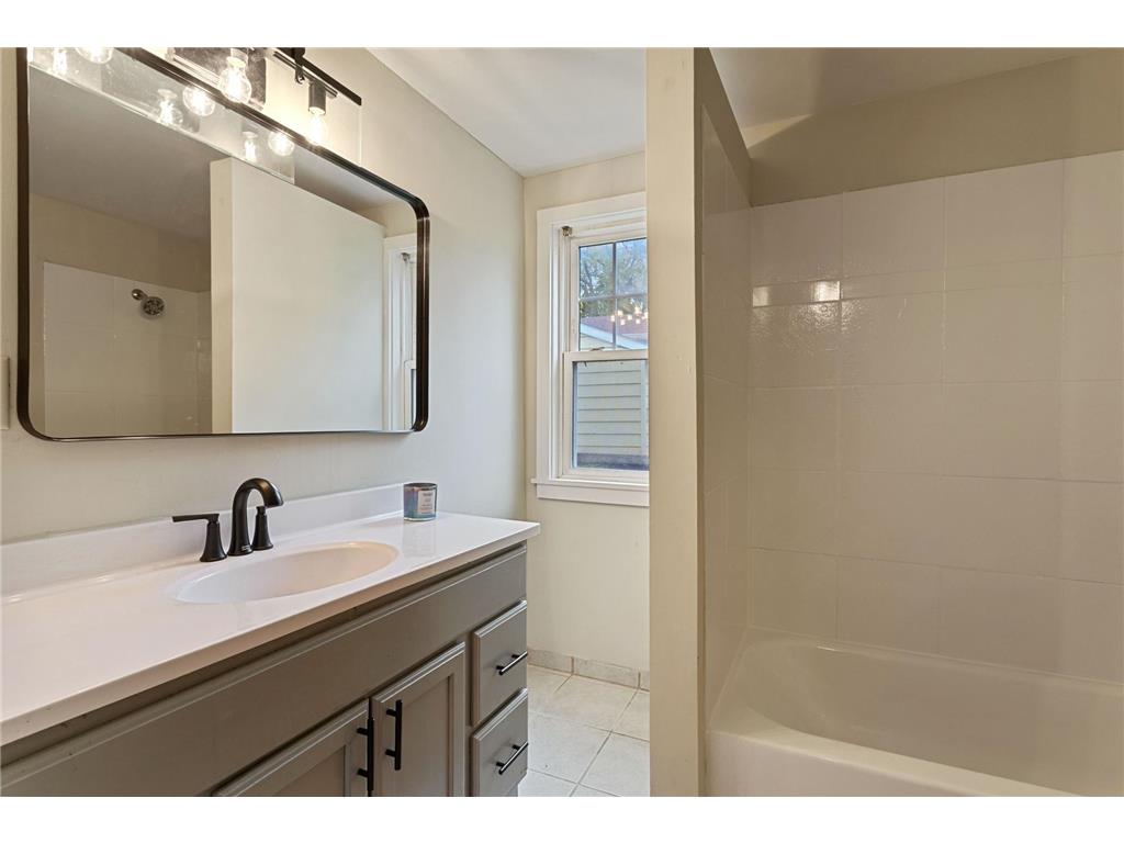 1467 County Road B E Maplewood MN 55109 6825288 image8