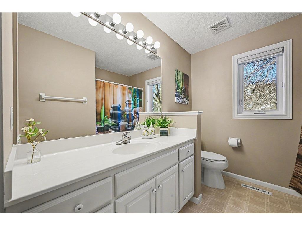 1467 Summit Shores E Burnsville MN 55306 - Earley 7003927 image18