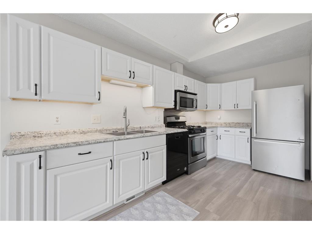 14700 Embry Path Apple Valley MN 55124 7089536 image8