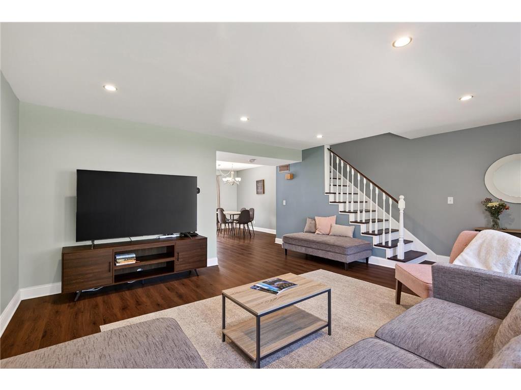 1473 Goodwin Avenue N Oakdale MN 55128 7076120 image1