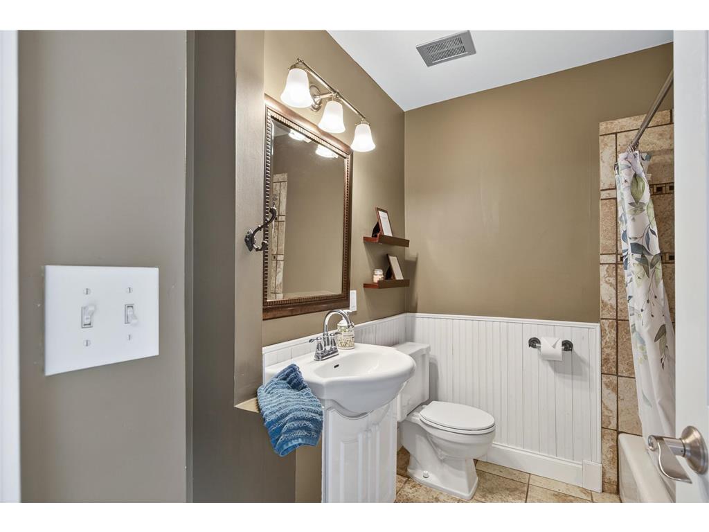 1473 Goodwin Avenue N Oakdale MN 55128 7076120 image9
