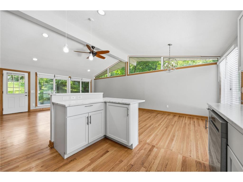 1475 Valley Drive Burnsville MN 55337 7099034 image17