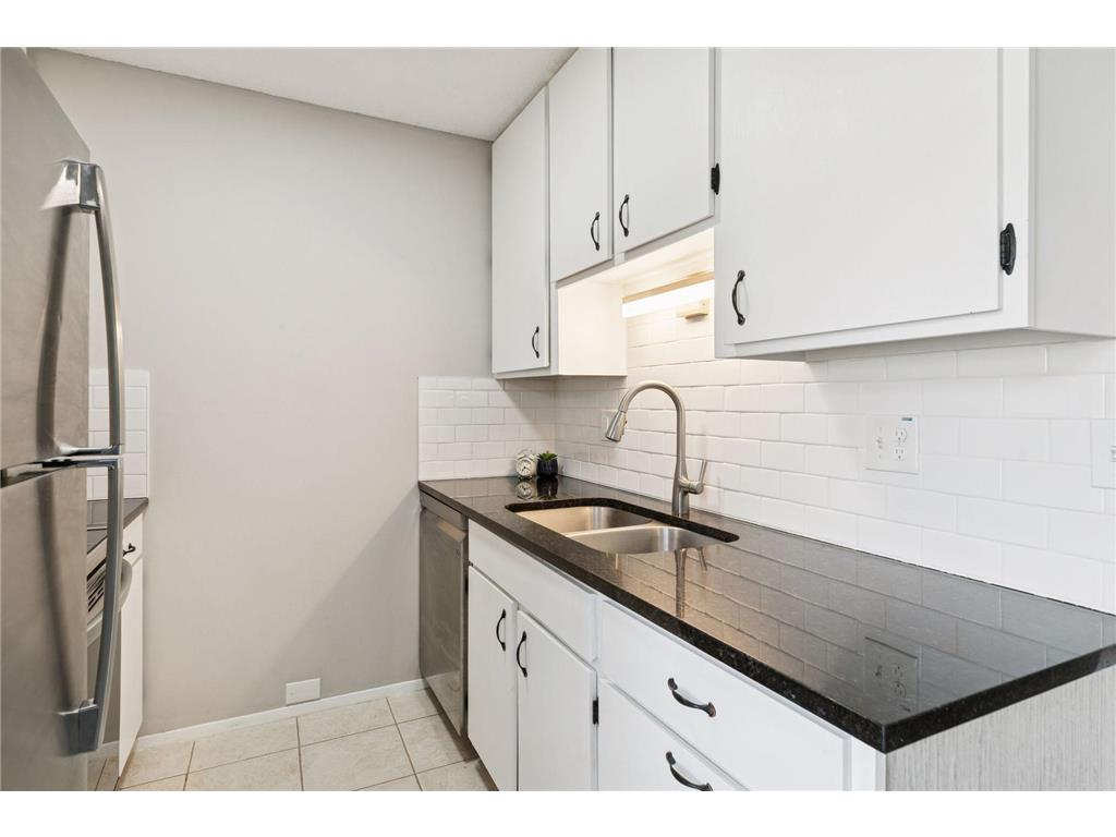 1479 Goodwin Avenue N Oakdale MN 55128 7007427 image10