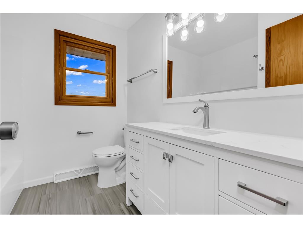 1479 Winthrop Street N Saint Paul MN 55119 7044889 image20