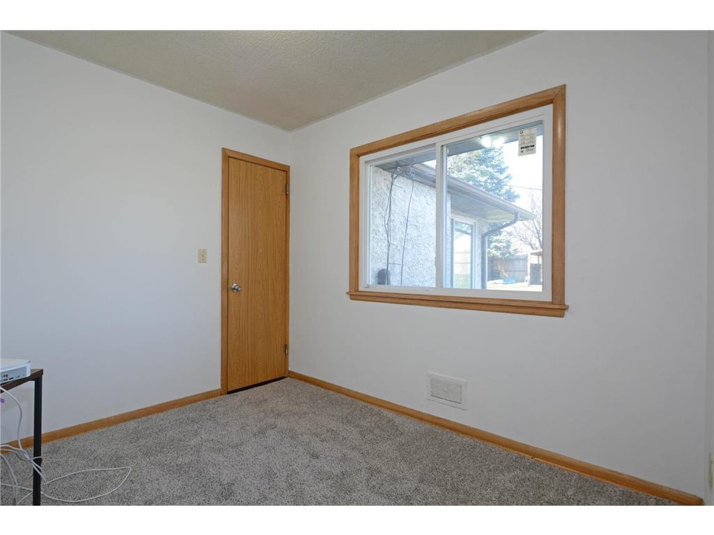 1483 3rd Street E Saint Paul MN 55106 7051968 image18
