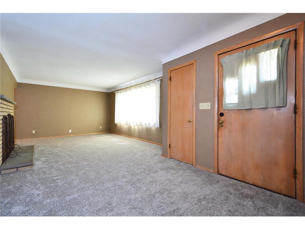 1483 3rd Street E Saint Paul MN 55106 7051968 image4