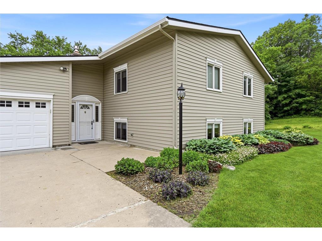 1484 Crest Drive Chaska MN 55318 7079712 image2