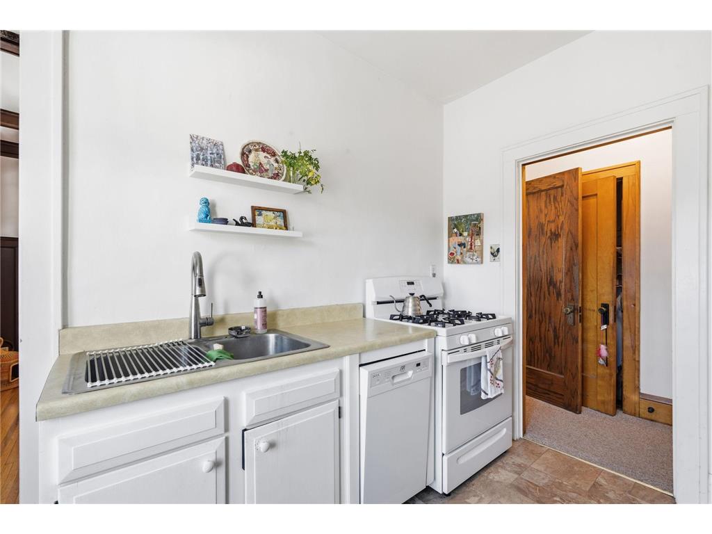 1485 Portland Avenue Saint Paul MN 55104 7018724 image10