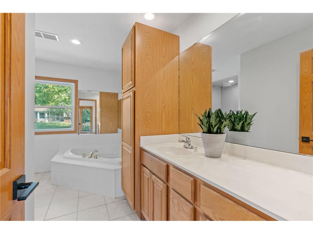 14858 Oakland Beach Avenue SE Prior Lake MN 55372 - Lower Prior 6771800 image21