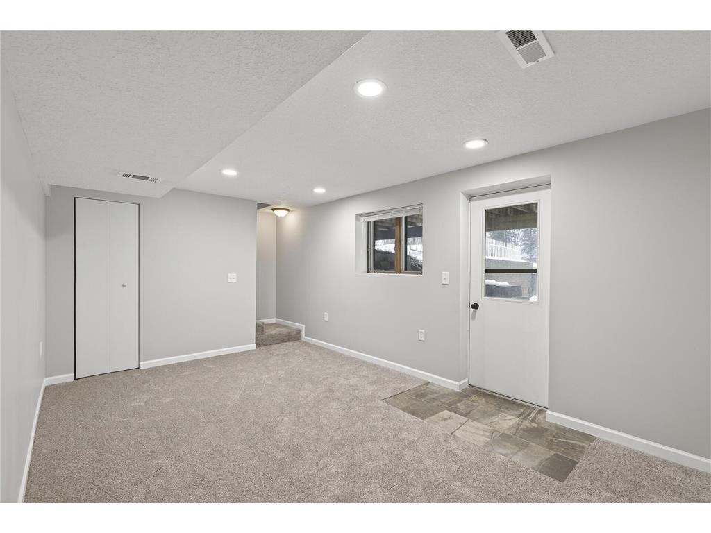 14860 Upper 55th Street N Oak Park Heights MN 55082 7000988 image17