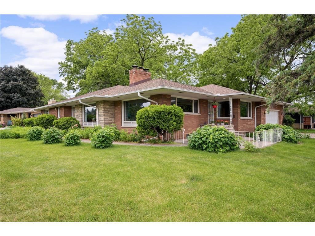 1495 County Road B2 W Roseville MN 55113 - Zimmerman Lake 7087936 image1