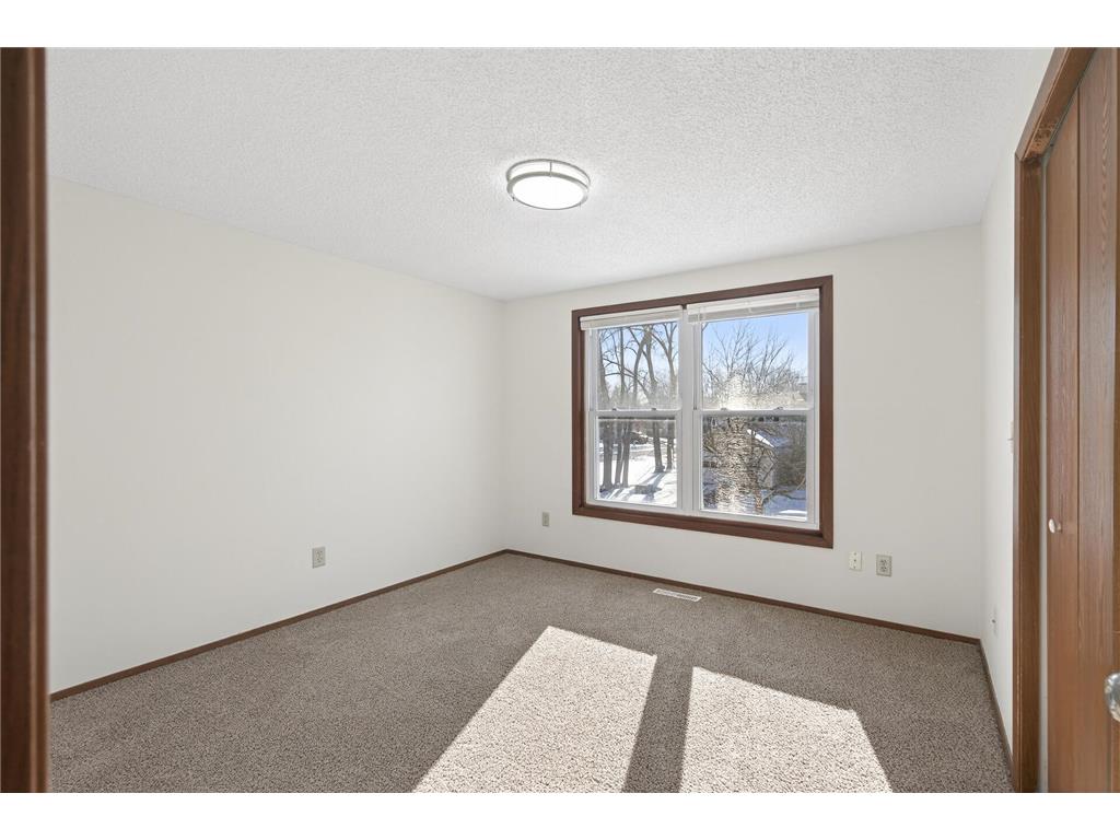 1496 Granada Avenue N Oakdale MN 55128 7016384 image13