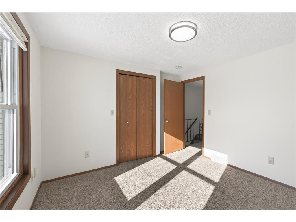 1496 Granada Avenue N Oakdale MN 55128 7016384 image14