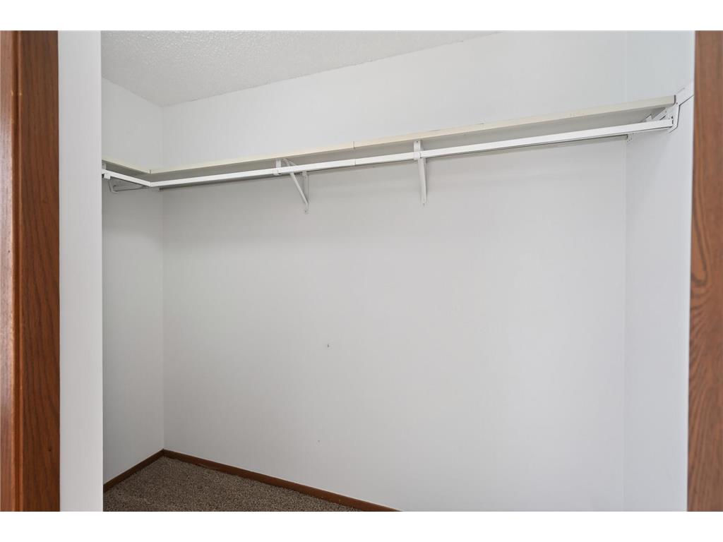 1496 Granada Avenue N Oakdale MN 55128 7016384 image15