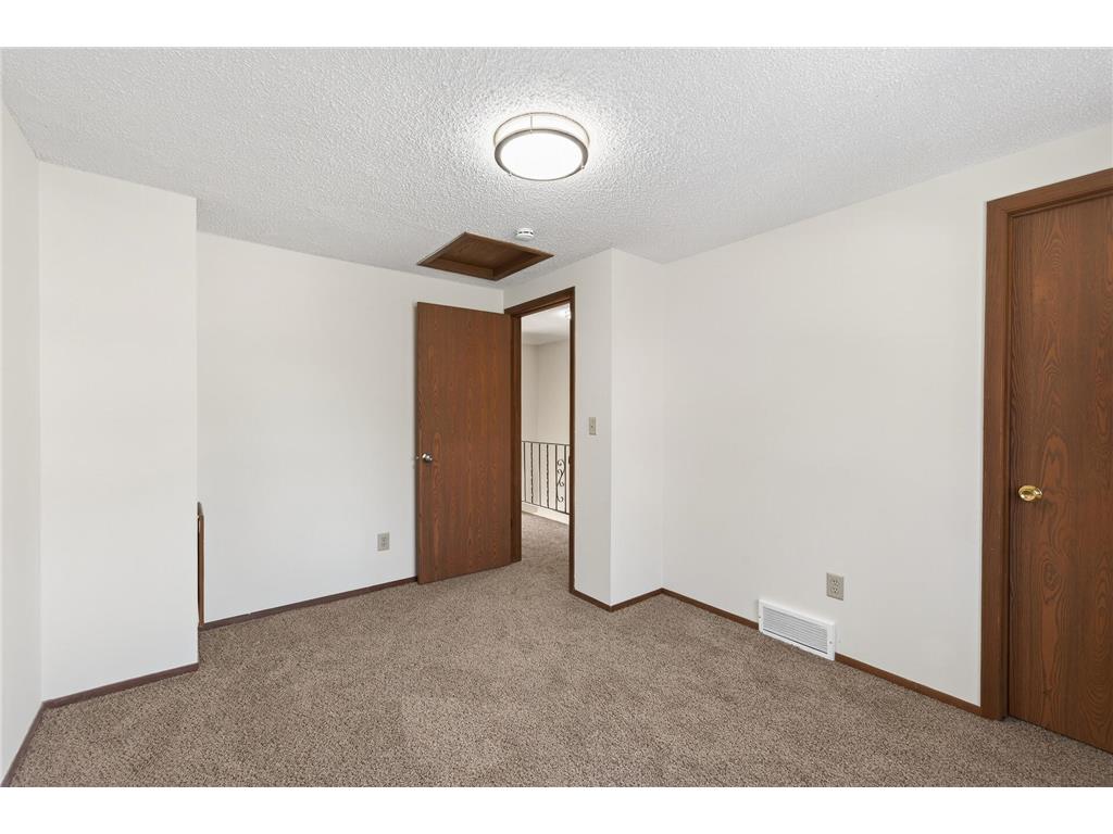 1496 Granada Avenue N Oakdale MN 55128 7016384 image18