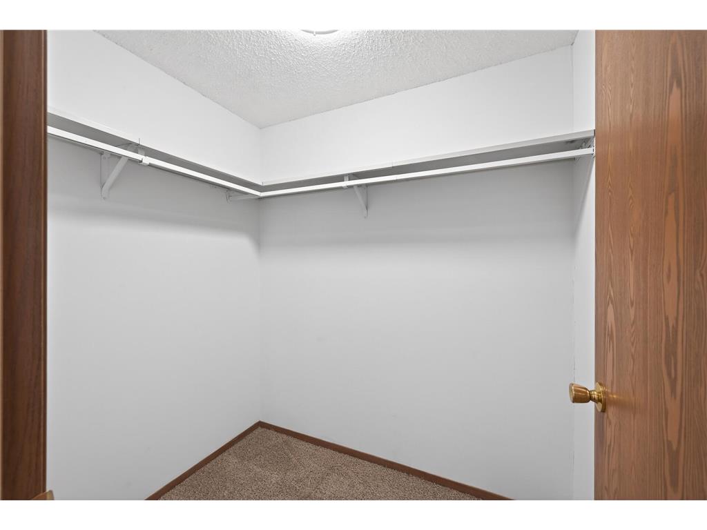 1496 Granada Avenue N Oakdale MN 55128 7016384 image19