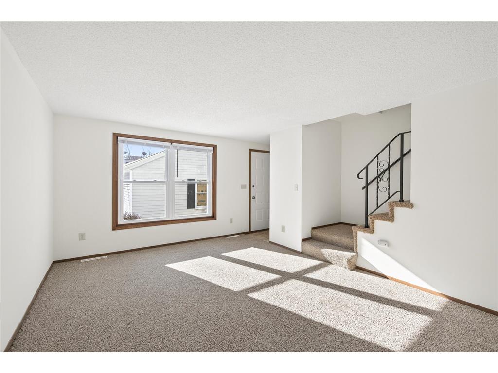 1496 Granada Avenue N Oakdale MN 55128 7016384 image2